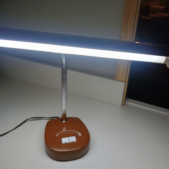 Brown Metal Vintage Desk Banker Lamp Fluerosecent Push Button UL E69325 - Picture 9 of 10